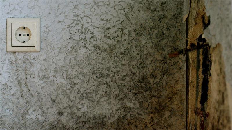 Ohne Heizung und fließendes Wasser erklärte die Stadt Stade das Wohngebäude für unbewohnbar. (Symbolbild)
