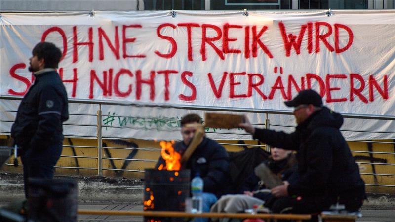 „Ohne Streik keine Veränderung“: Verdi legt Nahverkehr, wie hier in Magdeburg,  in mehreren Bundesländern lahm