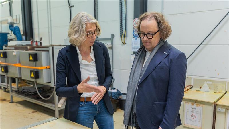 Ohne Zinkbeschichtung würden im Alltag viele Stahlbauwerke und Gegenstände durch Kontakt mit Sauerstoff aus der Luft rosten.
