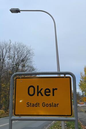 Ortsvorsteher für alle? Goslar sortiert Politik neu Das Okeraner Ortsschild weist Oker als Ort aus.