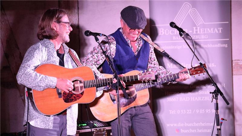 Bad Harzburger Sommerabend im Gestüt: Neuauflage lockt 200 Gäste Olaf Honig (links) und Olaf Serbent alias The Beautifools bringen Classic-Rock auf die Bühne.