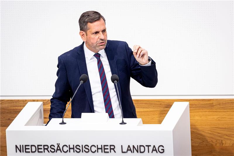 Olaf Lies (SPD), Umweltminister von Niedersachsen, spricht.