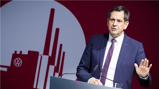 Olaf Lies (SPD) wird erneut in Wolfsburg erwartet, um zur VW-Belegschaft zu sprechen. (Archivbild) 