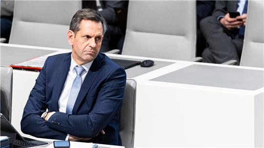Olaf Lies sieht die Politik in der Verantwortung, die freiheitliche Demokratie zu schützen. (Archivbild)