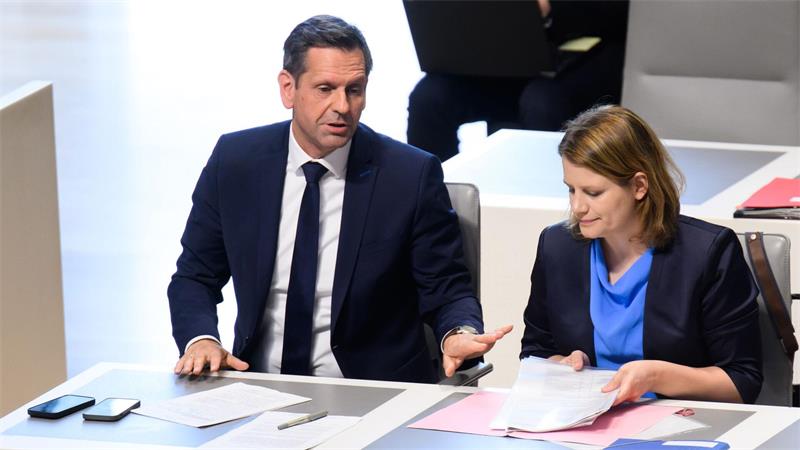 Olaf Lies und Julia Willie Hamburg vertreten das Land im VW-Aufsichtsrat. (Archivbild)