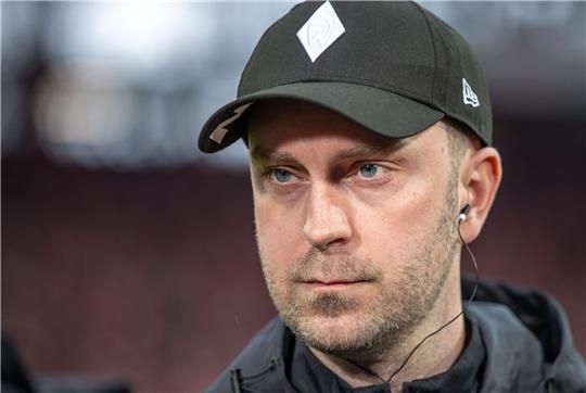 Ole Werner im Interview vor Spielbeginn im Stadion An der Alten Försterei.