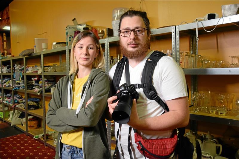 Tag der offenen Tür bei „Goslar hilft der Ukraine“ Oleksii und Ivanna sind Fotografen und möchten Schicksale von Flüchtlingen dokumentieren.