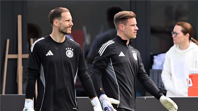 Oliver Baumann (l) könnte Marc-André ter Stegen endgültig den Rang ablaufen. (Archivbild)