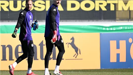 Oliver Baumann (l) und Alexander Nübel beim Training. Wer steht gegen Italien im Tor? 