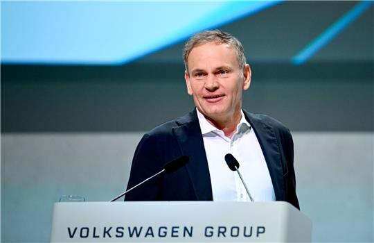 Oliver Blume, Vorstandsvorsitzender der Porsche AG und der Volkswagen AG, spricht bei der Hauptversammlung.