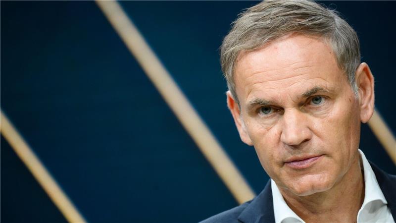 Oliver Blume führt zugleich VW und Porsche. Kritiker zweifeln, ob beide Spitzenjobs auf Dauer vereinbar sind. (Archivbild)