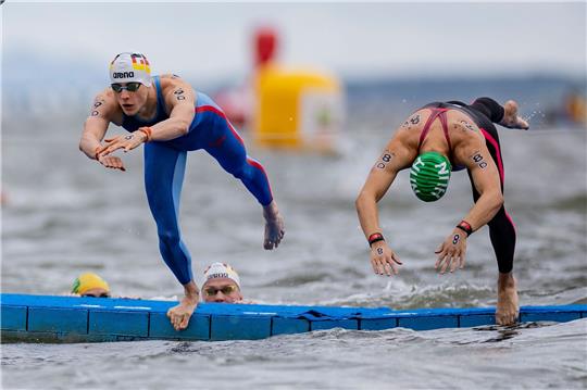 Oliver Klemet (l) aus Deutschland in Aktion.