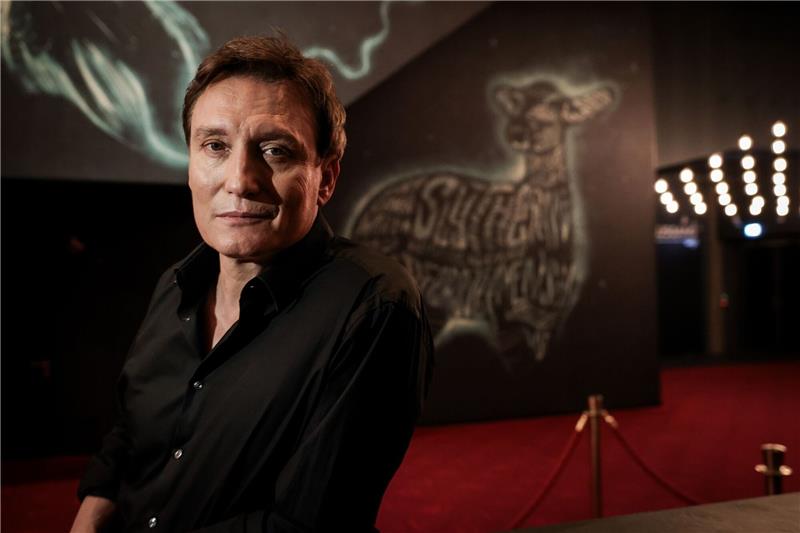 Oliver Masucci hat vor großen Auftritten oft Alpträume Oliver Masucci kehrt nach längerer Pause auf die Theaterbühne zurück.