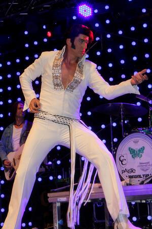 Oliver Steinhoff verkörpert in seinen Shows den „King of Rock‚n‘Roll“.