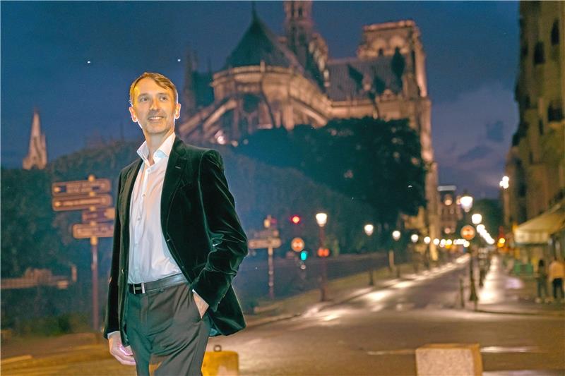 Organisten der Thomaskirche und Notre-Dame kommen Olivier Latry spielt an Notre-Dame, im Orgelsommer gastiert der Star in Grauhof. Foto: Son