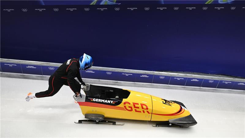 Olympia, Olympische Winterspiele Mailand Cortina 2026, im Cortina Sliding Centre, Bob, Monobob, Frauen, Kim Kalicki startet ihren Lauf.