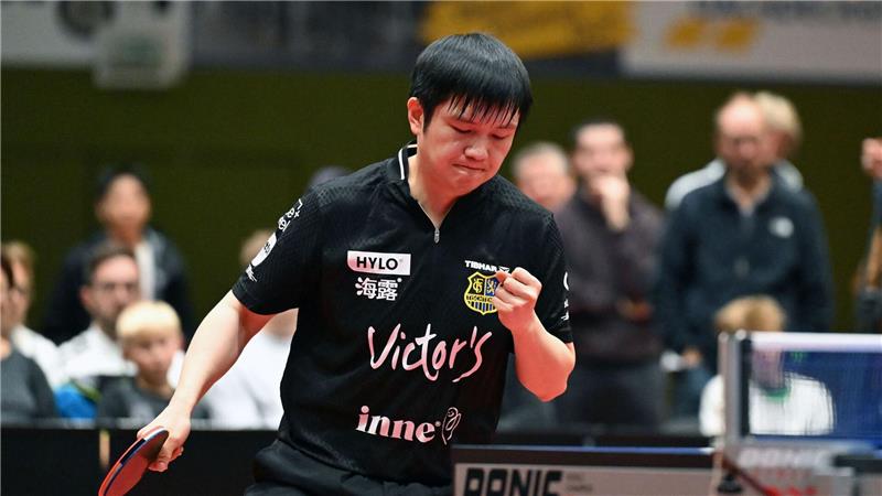 Hype um Tischtennis-Star: Fans aus China heiß auf Bundesliga Olympiasieger Fan Zhendong im Trikot des 1. FC Saarbrücken.