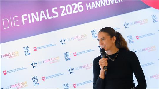 Olympiasiegerin Marie Reichert bei einer Pressekonferenz zu den Finals 2026 in Hannover.