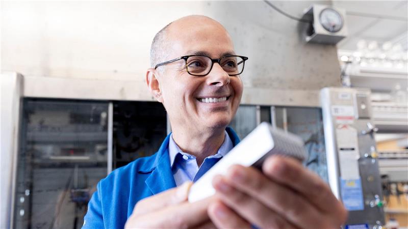 Apartments für Moleküle: Nobelpreis für drei Chemiker Omar Yaghi ist einer von drei Wissenschaftlern, die den Nobelpreis für Chemie 2025 erhalten.