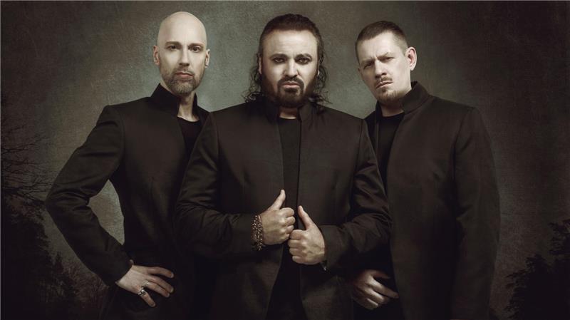 „Oomph!“ in der aktuellen Besetzung (v.l.): Robert „Flux“, Daniel „Der Schulz“ und Andreas „CR4P“.
