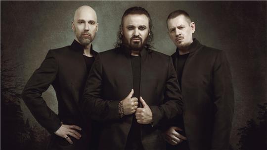 „Oomph!“ in der aktuellen Besetzung (v.l.): Robert „Flux“, Daniel „Der Schulz“ und Andreas „CR4P“.