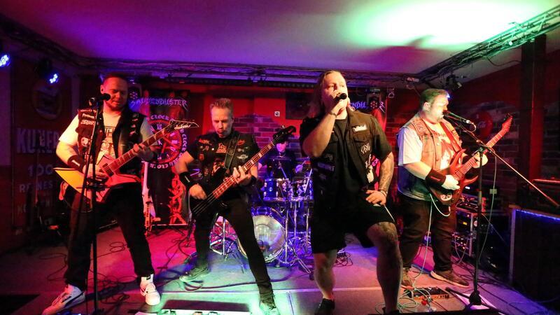 Opener und Gastgeber des „Monster‘s Lair“-Konzert im Kellerklub sind Zappenduster.