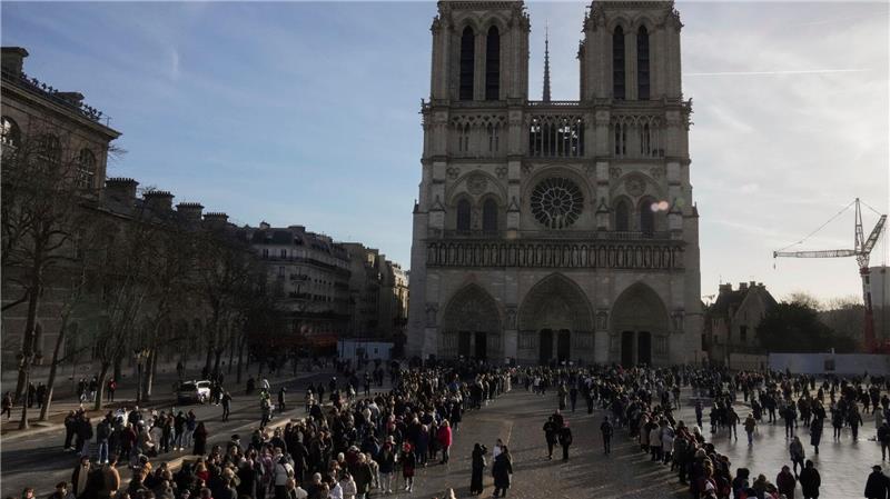 Ein Stück Notre-Dame: Steine werden verlost Original-Steine der Kathedrale werden verlost