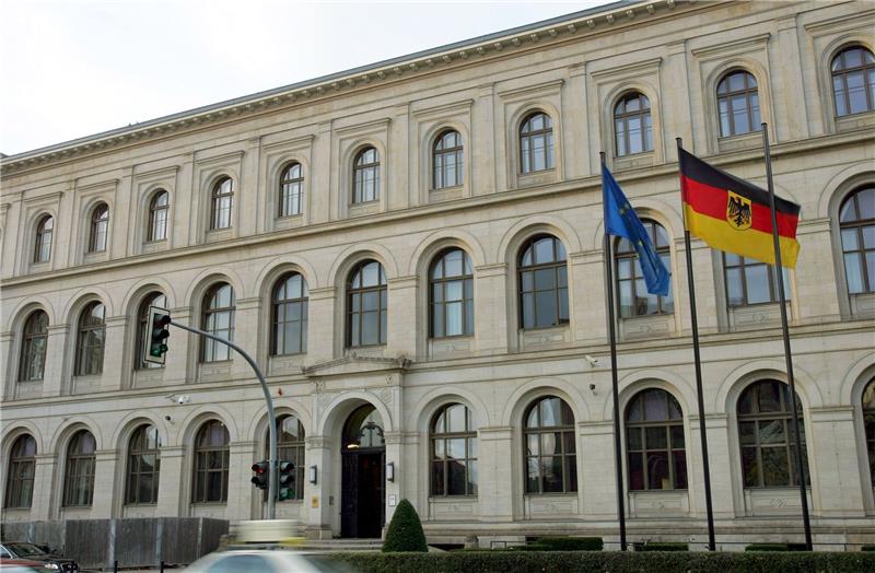 Klimaprotest mit Presslufthämmern vor Verkehrsministerium Ort des Protrests: Das Bundesministerium für Verkehr, Bau und Stadtentwicklung an der Invalidenstraße in Berlin-Mitte.