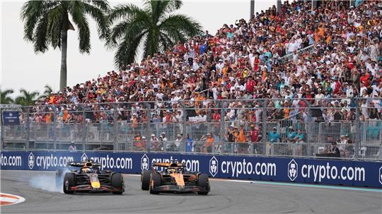 Oscar Piastri (r) ist der Mann der Stunde in der Formel 1.