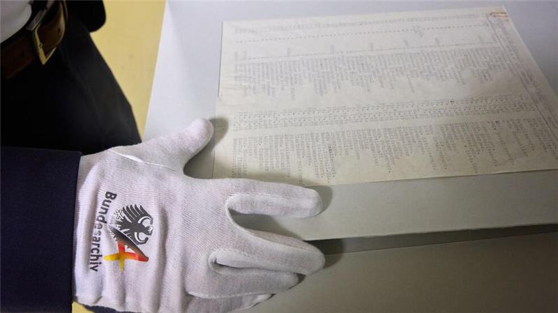 Die rettende Liste: Zum 50. Todestag von Oskar Schindler Oskar Schindlers berühmte Liste mit Namen unentbehrlicher Mitarbeiter bewahrte Hunderte Juden vor der Ermordung durch die Nationalsozialisten.