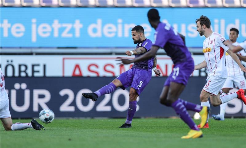 Ex-Osnabrücker Álvarez im Probetraining beim SV Meppen Osnabrücks Marcos Alvarez (M) erzielt das 2:2.