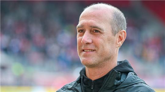 Osnabrücks Sportdirektor Joe Enochs freut sich über den nächsten Neuzugang. (Archivbild)