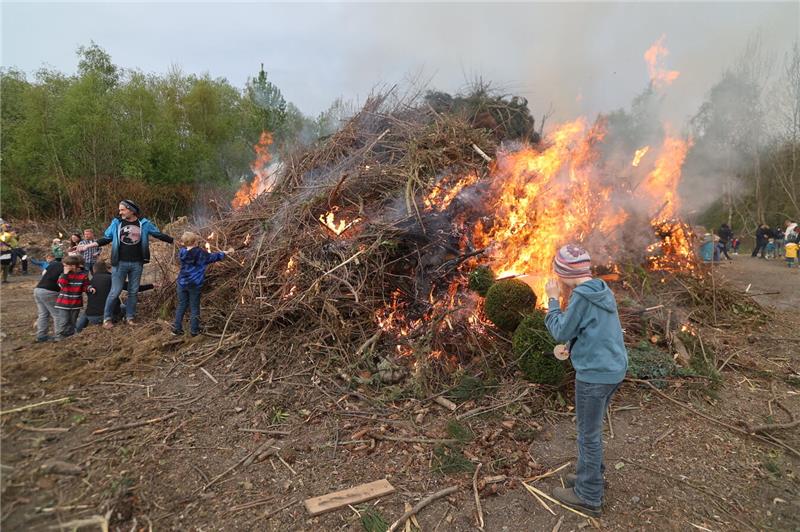 Osterfeuer am Bollrich