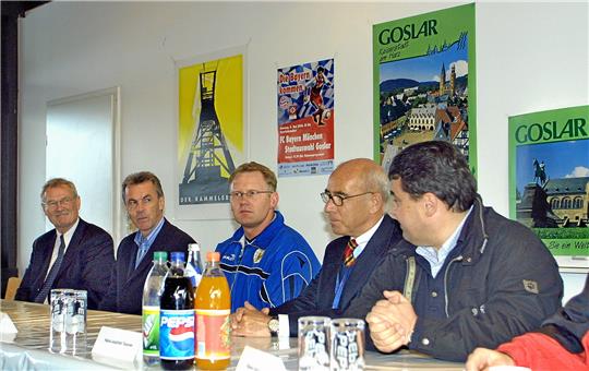 Otmar und Ottmar (v.l.) gemeinsam bei der Pressekonferenz. Foto: Epping