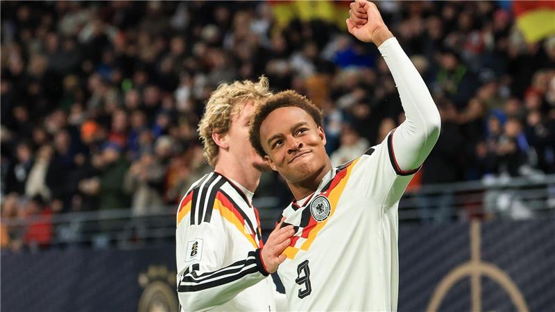 Ouédraogo bejubelt sein Premierentor im DFB-Trikot. (Archivbild) 