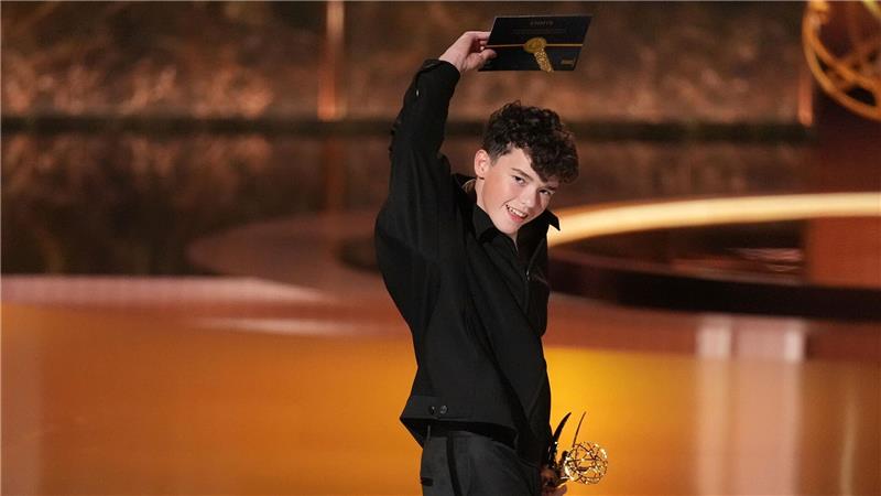 Hollywood feiert sich selbst: Emmy-Abräumer „The Studio“ Owen Cooper aus „Adolescence“ ist jetzt der jüngste Mann, der je einen Schauspielpreis bei den Emmys gewann.