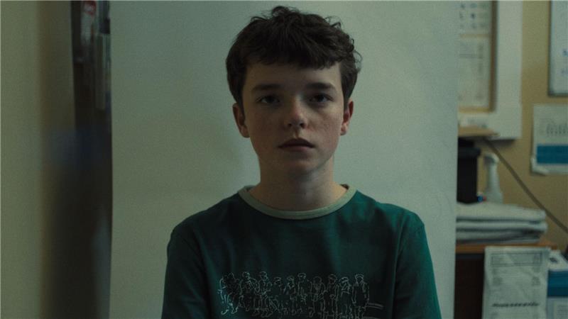 „Adolescence“: Kinderzimmerkiller ist Netflix-Hit Owen Cooper spielt Jamie Miller in der britischen Netflix-Serie „Adolescence“. Der 13-Jährige wird in der Serie verdächtigt, eine Mitschülerin ermordet zu haben. Die vierteilige Serie ist seit 13. März auf Netflix verfügbar.