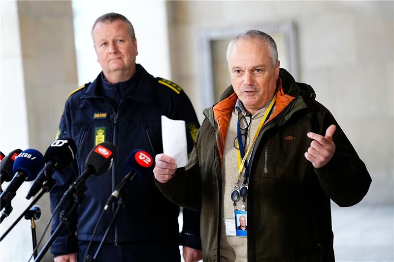 Mossad: Terrorverdächtige in Dänemark mit Hamas-Verbindungen PET-Einsatzleiter Flemming Drejer (r) und Peter Dahl, Leiter der Notfalldienste der Kopenhagener Polizei, informieren die Presse über das Geschehen.