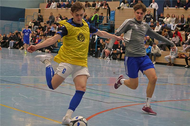 Packende Spiele vor voller Hütte