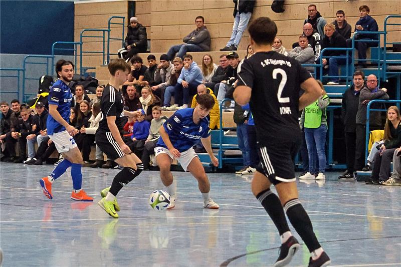 Packende Spiele vor voller Hütte