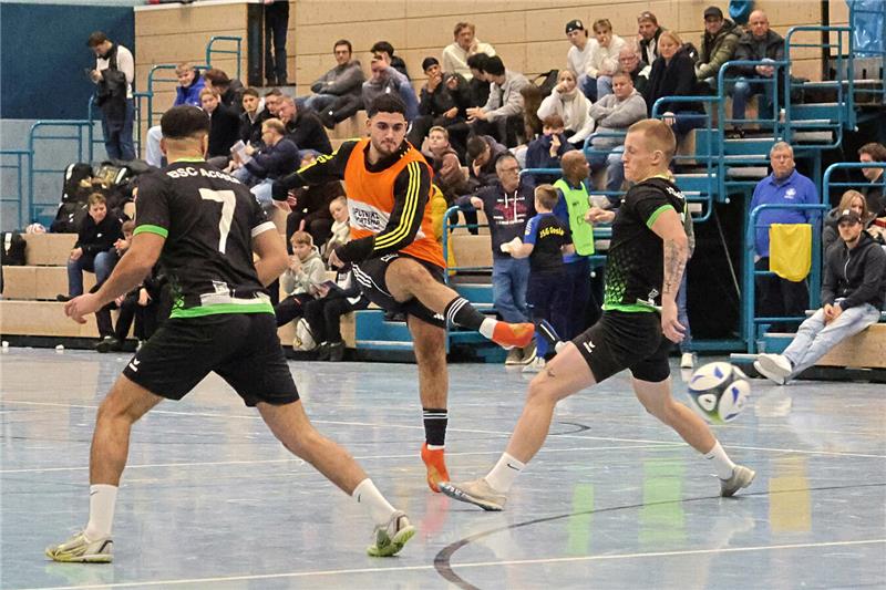 Packende Spiele vor voller Hütte