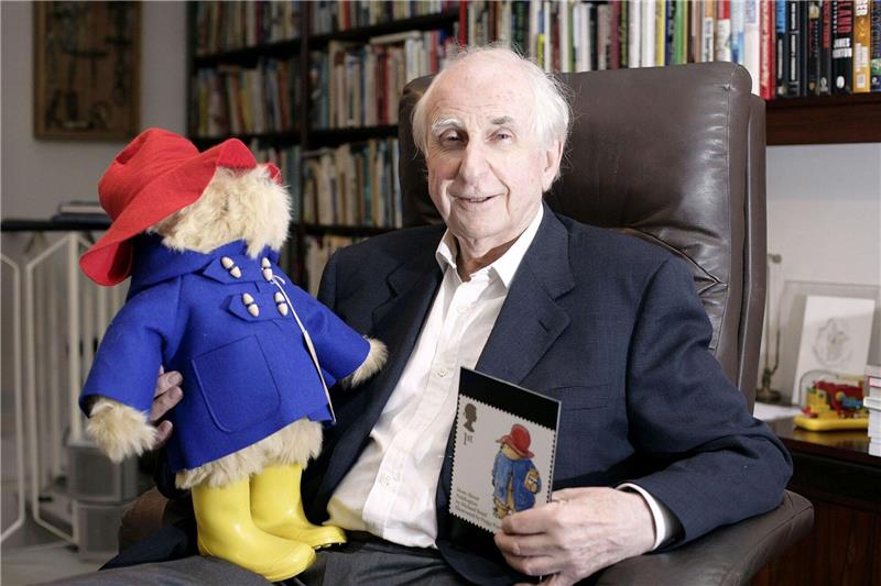 Paddington, der Bär, und sein Erfinder Michael Bond, der 2017 gestorben ist.