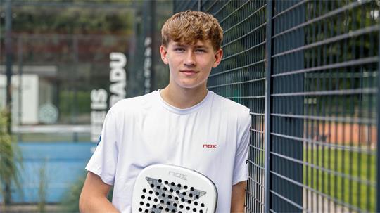 Padel-Spieler Jonas Trümpler träumt davon, Padel-Profi zu werden. 