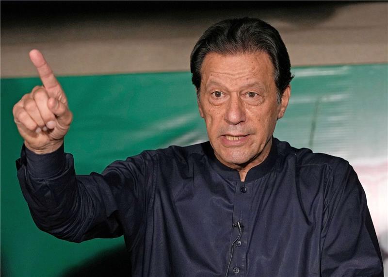 Pakistans Oberstes Gericht beschränkt Oppositionspartei Pakistans Ex-Premier Imran Khan ist Vorsitzender der Oppositionspartei PTI.