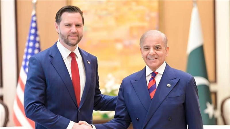 Pakistans Premier Sharif führte mit beiden Delegationen Vorgespräche.