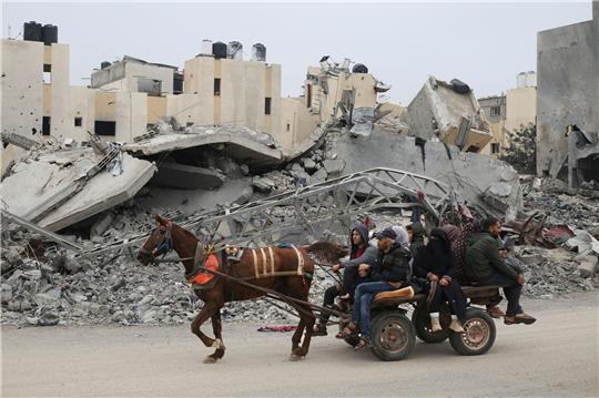 Palästinenser, die vor der israelischen Bodenoffensive fliehen, kommen in Rafah im Gazastreifen an. Das Leid der Zivilisten in dem Krieg ist groß.