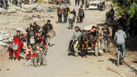Palästinenser fliehen nach einer Militäroperation der Armee im nördlichen Gazastreifen. (Archivbild)