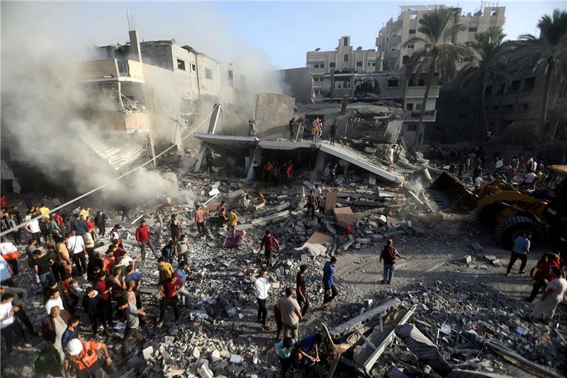 Hamas offenbart Terror-Ziele Palästinenser suchen nach Überlebenden nach einem israelischen Luftangriff im südlichen Gazastreifen.