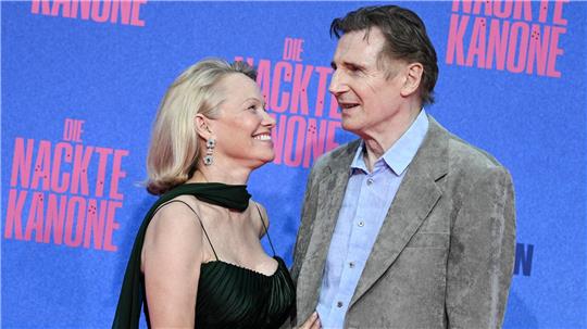 Pamela Anders und Liam Neeson bei Pressetermin für „Die nackte Kanone“. (Archivbild)