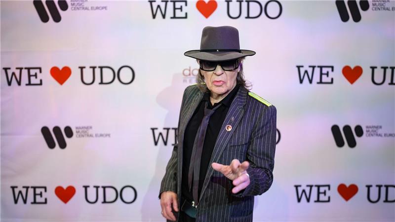 Panik-Rocker Lindenberg stellt sein neues Album „We love Udo“ vor.